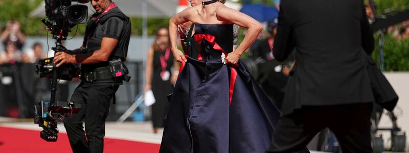 Amanda Seyfried, Hauptdarstellerin von «The Testament of Ann Lee», auf dem roten Teppich vor der Premiere am 1. September. (Archivbild) - Foto: Scott A Garfitt/Invision/AP/dpa