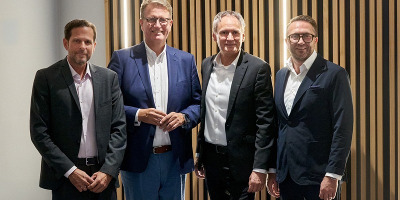die Bayerische und die BarmeniaGothaer schließen exklusive Vertriebspartnerschaft unter dem Dach der compexx Finanz AG - Foto: presseportal.de