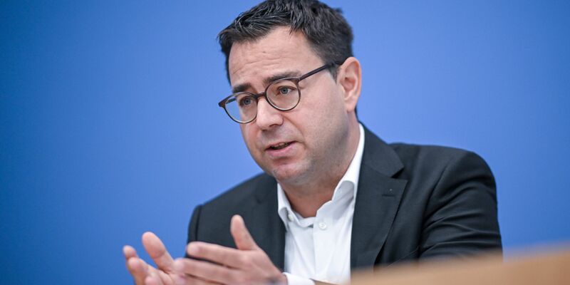 Am Morgen nach der Bereinigungssitzung des Haushaltsausschusses sprechen die Fraktionen über die Ergebnisse. - Foto: Britta Pedersen/dpa
