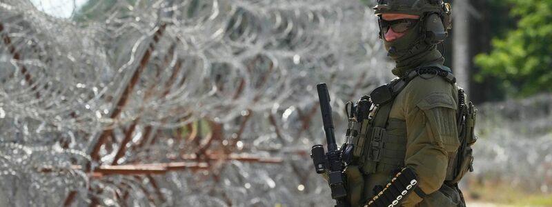 Die Grenze zwischen Polen und Belarus ist inzwischen stark bewacht. (Archivbild) - Foto: Czarek Sokolowski/AP/dpa