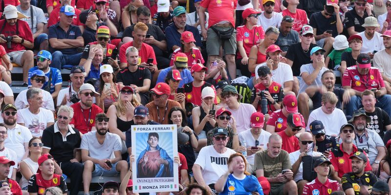 Monza ist immer ein Fest für die Tifosi. - Foto: Antonio Calanni/AP/dpa
