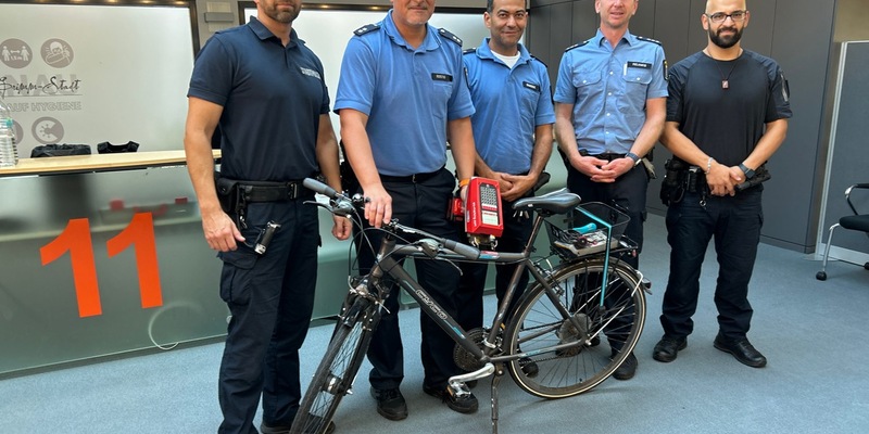 POL-OF: Erfolgreiche Fahrradcodieraktion des Polizeireviers Hanau in Kooperation mit der Stadtpolizei Hanau; Messing-Baum von Grabstein gestohlen; und mehr - Foto: presseportal.de