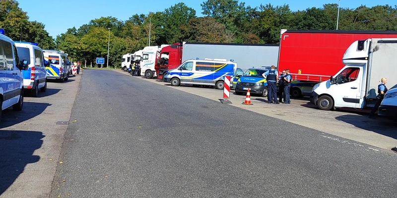 POL-OF: Jedes dritte Fahrzeug bemängelt: Großkontrolle auf der Tank- und Rastanlage Weiskirchen Nord - Foto: presseportal.de