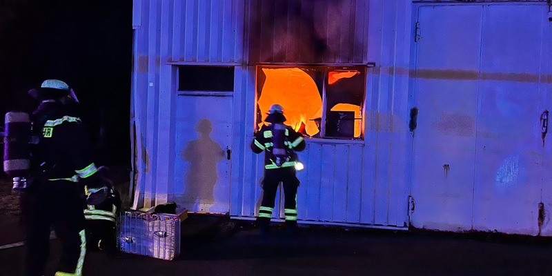 FW-DO: Werkstattbrand auf Möbelhausgelände Roller - Foto: presseportal.de