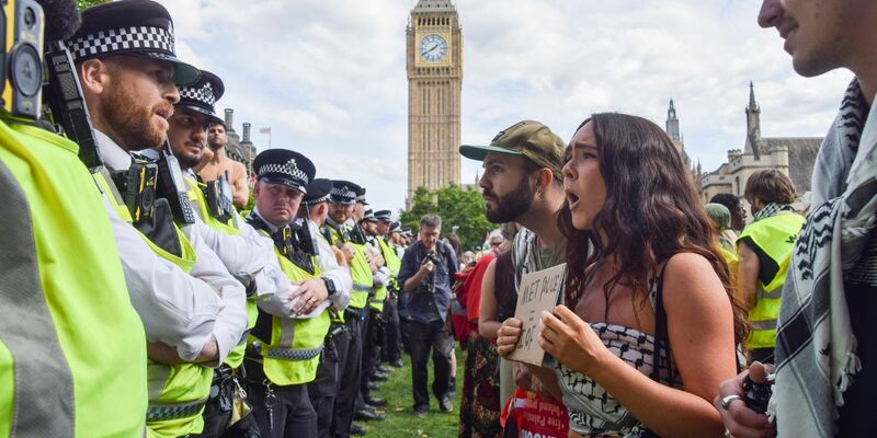 Teilweise soll es zu aggressivem Verhalten gegenüber Polizisten gekommen sein. - Foto: Vuk Valcic/ZUMA Press Wire/dpa