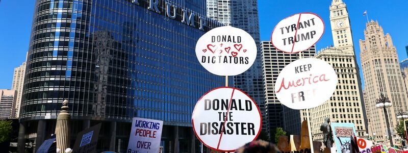 Trump demonstriert seine Macht - und in Chicago kocht die Stimmung hoch. (Archivbild) - Foto: Anthony Vazquez/Chicago Sun-Times/AP/dpa