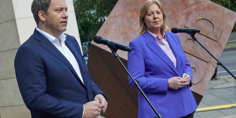 Die SPD-Chefs vor einer Klausur des Parteivorstands in Berlin. - Foto: Joerg Carstensen/dpa