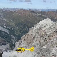 Beim Abgang einer Lawine im Ortler-Gebirge in Südtirol sind mindestens drei Deutsche ums Leben gekommen. Zwei werden noch vermisst, laut Bergwacht haben sie keine Überlebenschancen mehr. (Archivbild Handout)  - Foto: -/Bergrettung Italien/dpa