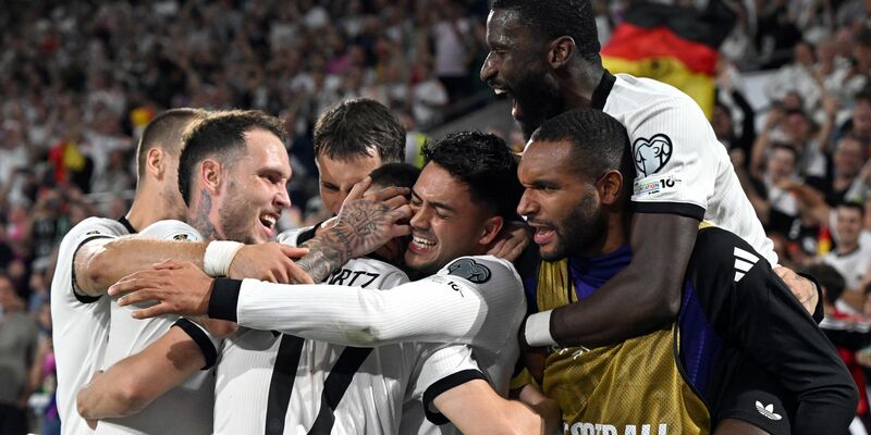 Florian Wirtz jubelt über sein Tor gegen Nordirland (Archivbild). - Foto: Federico Gambarini/dpa