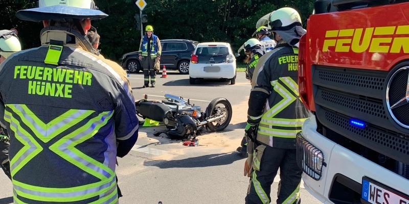FW Hünxe: Verkehrsunfall zwischen Motorrad und Pkw - Foto: presseportal.de