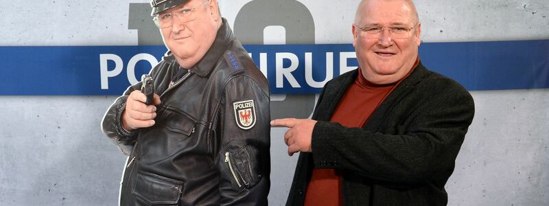 Horst Krause neben einem Pappaufsteller seiner Filmfigur. - Foto: Ralf Hirschberger/dpa-Zentralbild/dpa