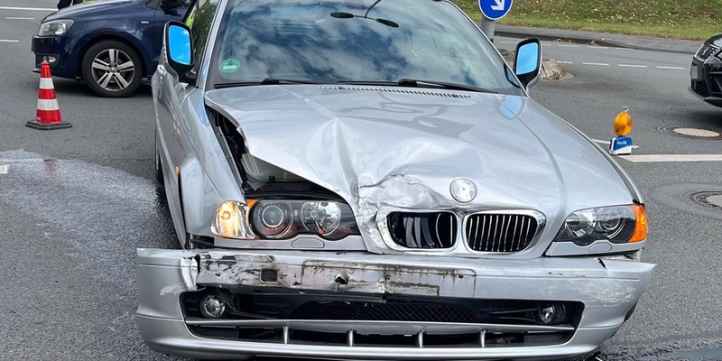 POL-HA: Verkehrsunfall an Kreuzung: 22-Jährige fährt über rote Ampel - zwei Verletzte - Foto: presseportal.de