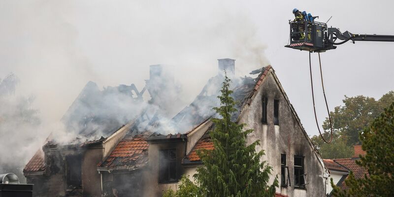 Nach einem Brand in einem Haus sind vier Frauen tot aufgefunden worden. - Foto: Geir Olsen/NTB/dpa