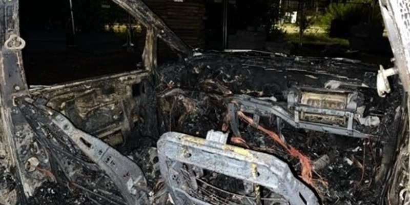 POL-ME: Ford Galaxy brennt vollständig aus: Polizei bittet um Hinweise - 2509036 - Foto: presseportal.de