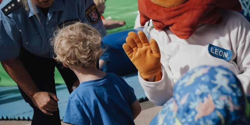 POL-DA: Rüsselsheim: Tag der offenen Tür der Polizeidirektion Groß-Gerau - Kampagne Einsatz verdient Respekt erlebbar gemacht - Foto: presseportal.de