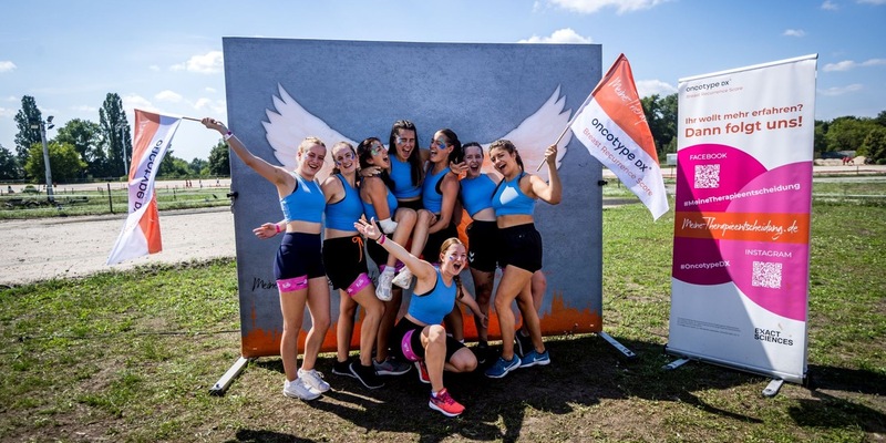 Exact Sciences beim schauinsland Muddy Angel Run: Durch den Schlamm für mehr Aufklärung über Brustkrebs - Foto: presseportal.de