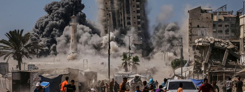 Israels Militär greift immer wieder Hochhäuser an, die angeblich von der Hamas genutzt wurden. - Foto: Yousef Al Zanoun/AP/dpa