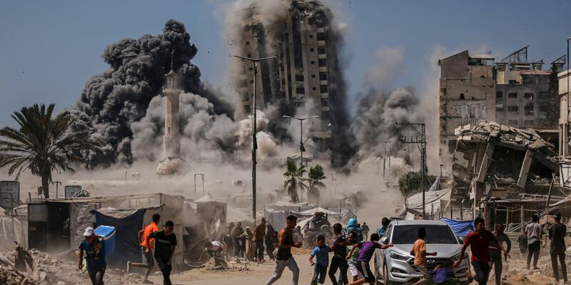 Israels Militär greift derzeit immer wieder Hochhäuser in der Stadt Gaza an, die Armeeangaben zufolge von der Hamas genutzt worden sein sollen. (Archivbild) - Foto: Yousef Al Zanoun/AP/dpa