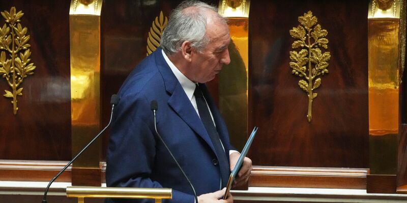 Frankreichs Premier verliert Vertrauensfrage. - Foto: Christophe Ena/AP/dpa