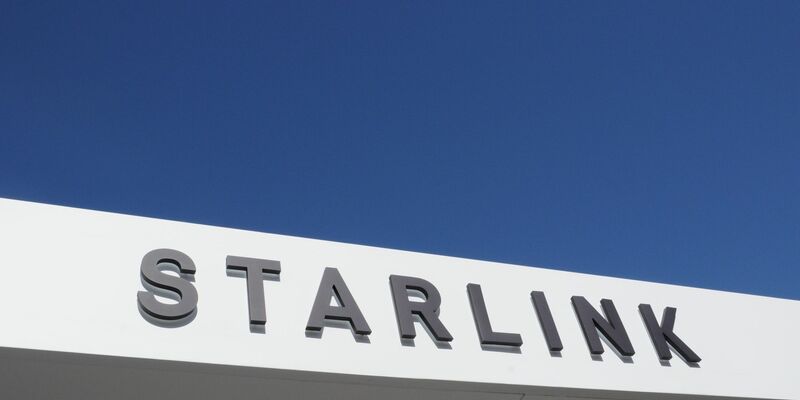 Starlink will verstärkt schnelles Internet aus dem All direkt auf Smartphones bringen. (Archivbild) - Foto: Wolf von Dewitz/dpa