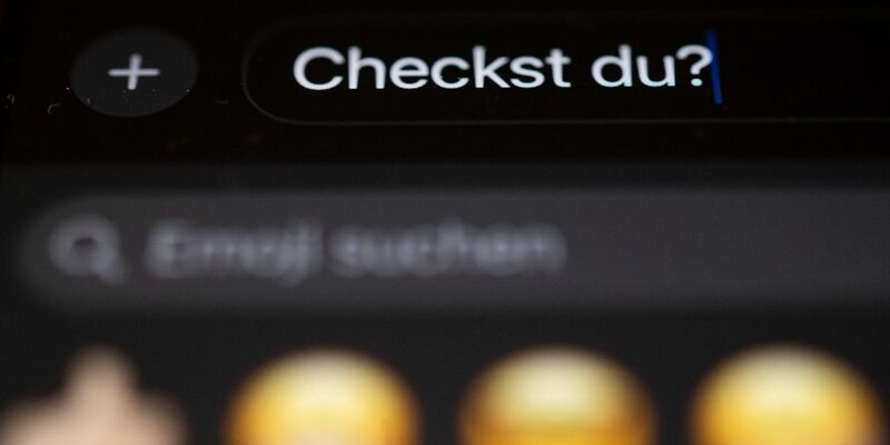 Jugendliche haben ihre Favoriten für das «Jugendwort des Jahres» 2025 nominiert - in den Top 3 stehen «Checkst du?», «Goonen» und «Das crazy». (Archivbild) - Foto: Marijan Murat/dpa