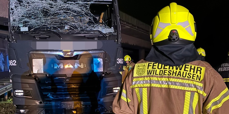 FW-OLL: Unfall auf der A1: Feuerwehr Wildeshausen stoppt massiven Kraftstoffaustritt - Foto: presseportal.de