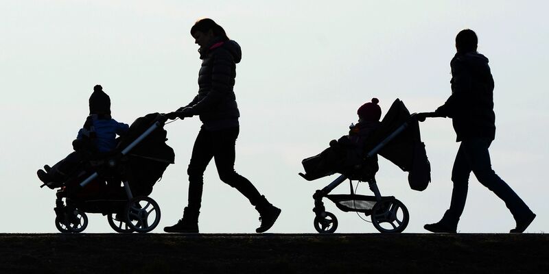 Kinderwagen kosten oft mehrere hundert Euro - Foto: Felix Kästle/dpa