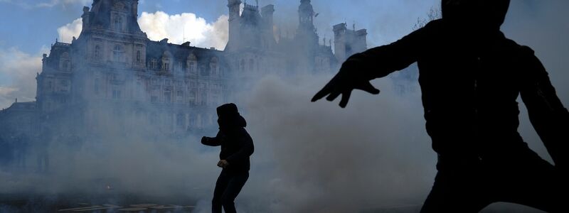 Die Behörden befürchten schon lange ein Chaos und sind in Alarmbereitschaft. (Archivbild) - Foto: Lewis Joly/AP/dpa