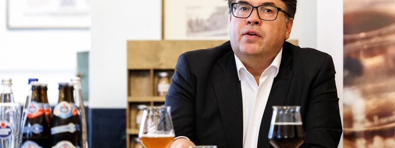 Brauer-Bund-Hauptgeschäftsführer Eichele sieht eine Pfanderhöhung kritisch. (Archivbild)  - Foto: Matthias Balk/dpa