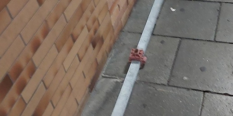 Bundespolizeidirektion München: Türscheibe eingeschlagen / Ehemalige Bundespolizeiwache beschädigt - Foto: presseportal.de