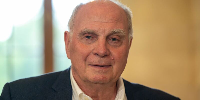 Bayerns Ministerpräsident Markus Söder empfängt die Bayern-Meisterteams der Frauen und Männer. - Foto: Peter Kneffel/dpa