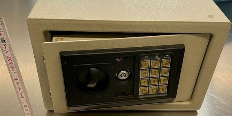 LPI-NDH: Wem gehört dieses Wertgelass? - Foto: presseportal.de