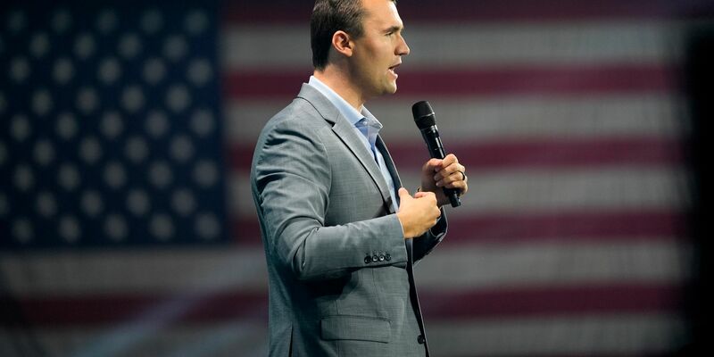 Der Podcaster ist nach den Worten von US-Präsident Trump angeschossen worden. (Archivbild) - Foto: Alex Brandon/AP/dpa