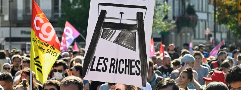 Landesweit fanden heute in Frankreich Kundgebungen und Protestaktionen statt. - Foto: Pascal Bastien/AP/dpa