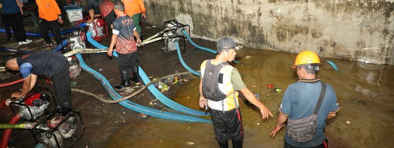 Die Schäden auf der beliebten Urlaubsinsel sind groß. - Foto: Uncredited/National Disaster Management Agency/dpa