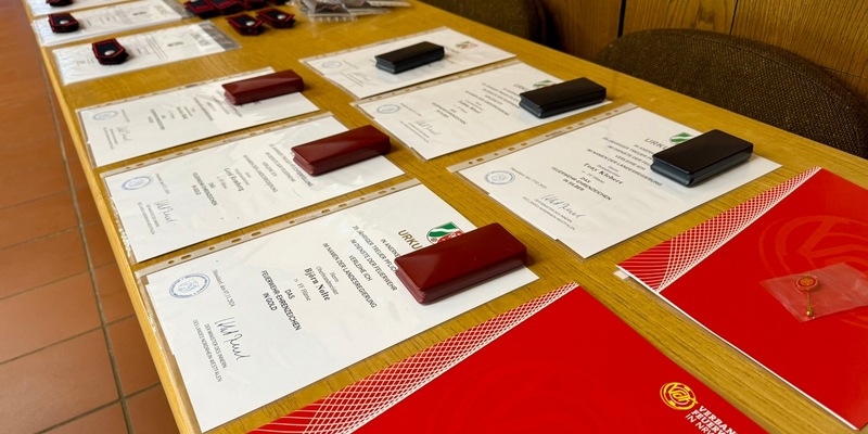 FW Hünxe: 200 Jahre Ehrenamt - Ehrungen für Mitglieder der Freiwilligen Feuerwehr - Foto: presseportal.de