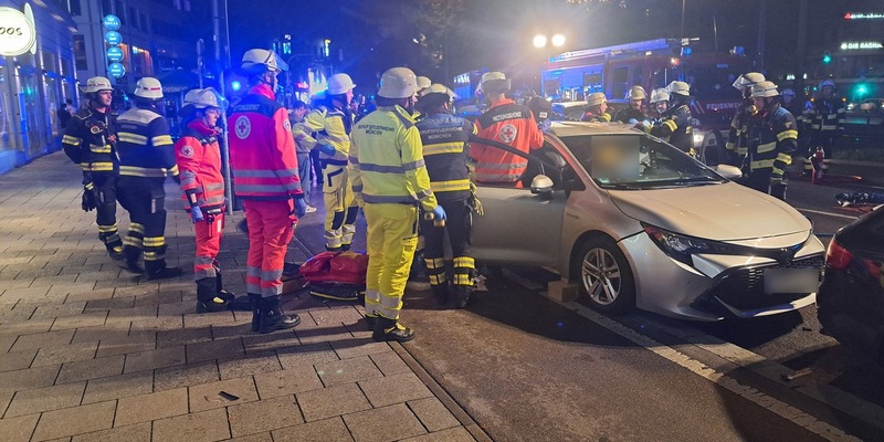 FW-M: Nächtlicher Verkehrsunfall (Altstadt) - Foto: presseportal.de