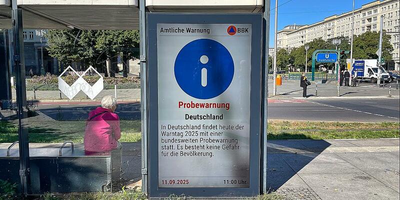 Probealarm auf einer digitalen Werbetafel am 11.09.2025 - Foto: über dts Nachrichtenagentur