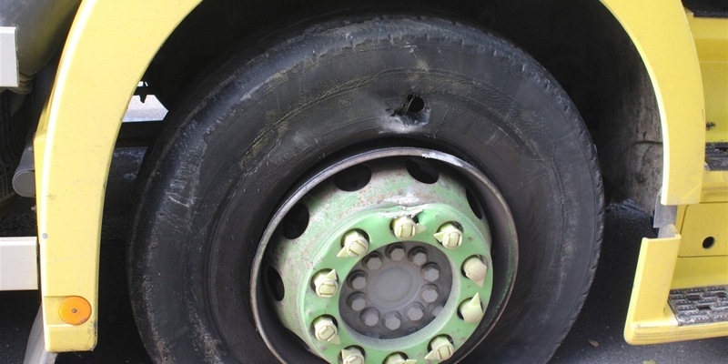 POL-NE: Mauer touchiert - Fahrer stand unter dem Einfluss berauschender Mittel - Foto: presseportal.de