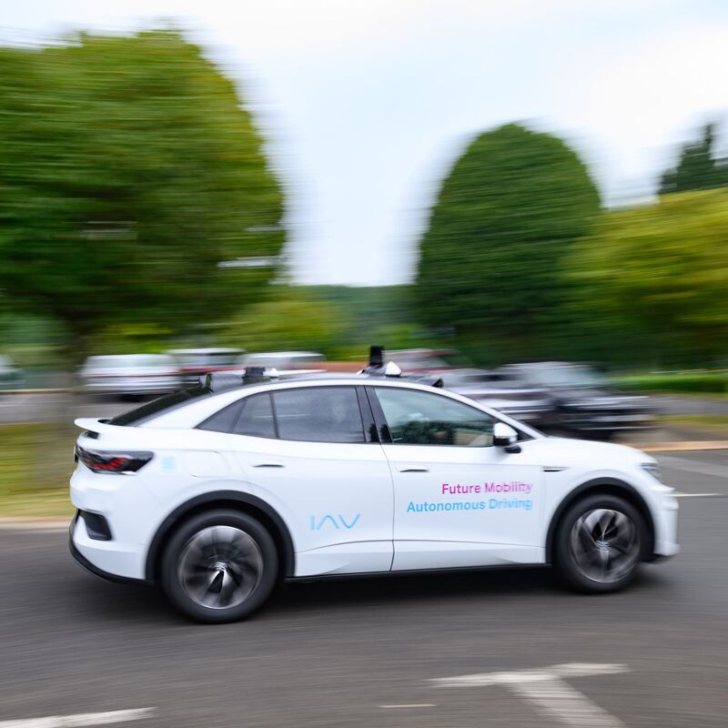Auch beim autonomen Fahren stellen sich Fragen der Produkthaftung. (Symbolbild) - Foto: Robert Michael/dpa