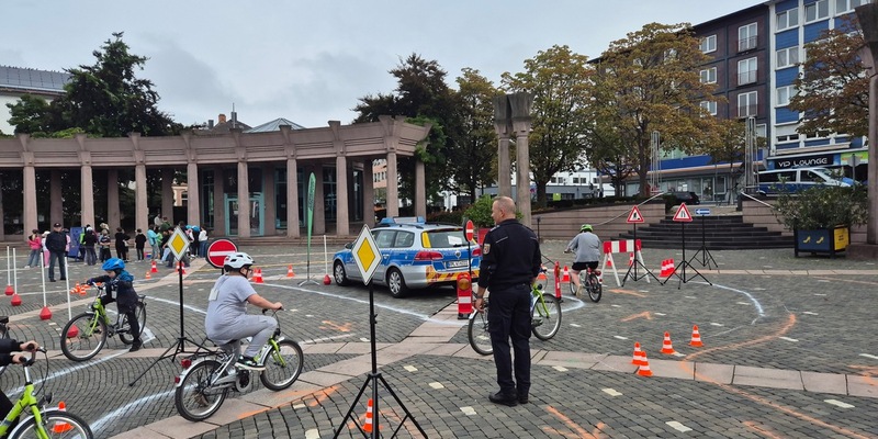 POL-PDPS: Tag des Kindes: Gemeinsam für mehr Verkehrssicherheit - Foto: presseportal.de