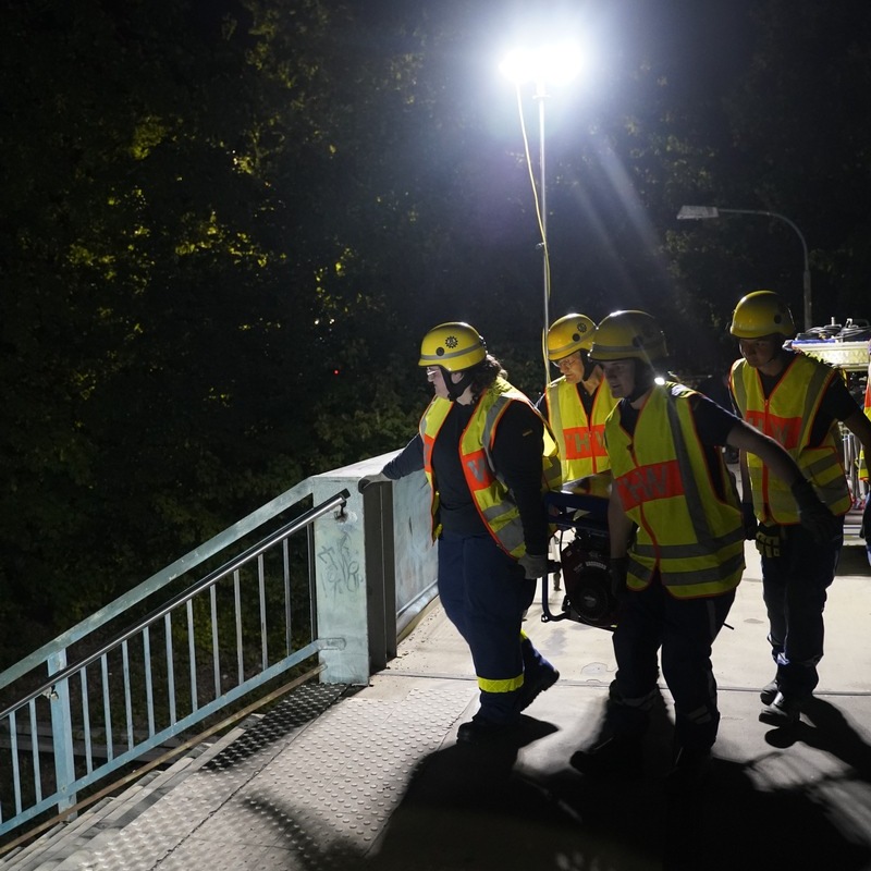 THW LVBEBBST: Stromausfall Berlin Treptow-Köpenick: Rund 300 THW-Kräfte im Einsatz - Foto: presseportal.de