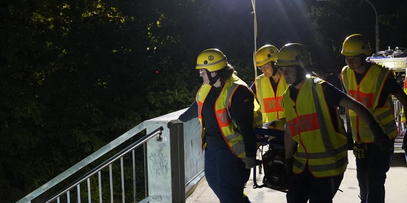 THW LVBEBBST: Stromausfall Berlin Treptow-Köpenick: Rund 300 THW-Kräfte im Einsatz - Foto: presseportal.de