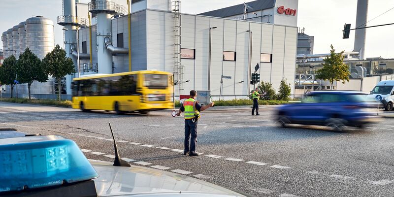 Nach dem Stromausfall im Berliner Südosten versagten auch Ampeln. - Foto: Michael Ukas/dpa