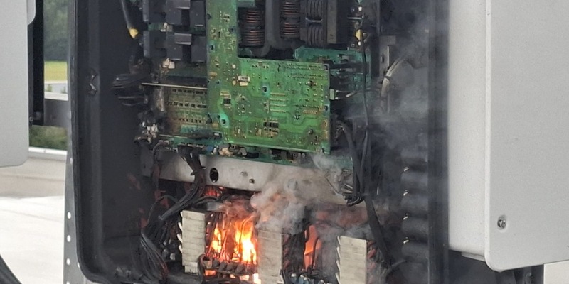 FW-ROW: Wechselrichter fängt Feuer - Foto: presseportal.de