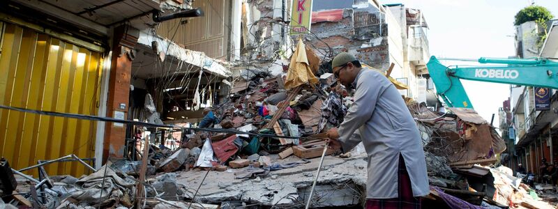 Die Zerstörungen sind groß. - Foto: Firdia Lisnawati/AP/dpa
