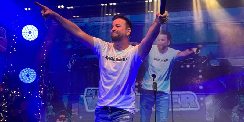 «Sie liebt den DJ»: Wendler präsentierte im «Megapark» seine Hits. - Foto: privat/dpa
