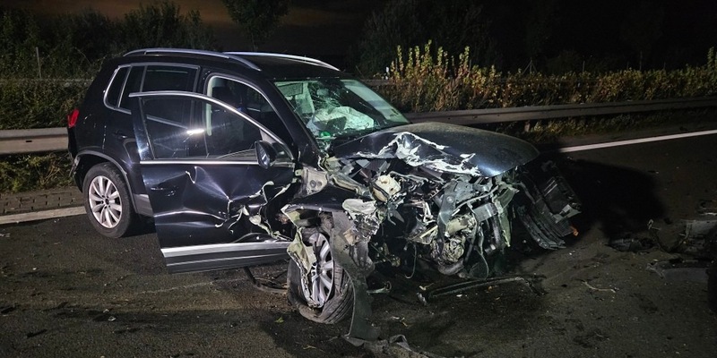 POL-STD: Zwei Verletzte bei Unfall auf der Autobahn 26 - Vollsperrung der Richtungsfahrbahn Hamburg bis in die Nacht - Foto: presseportal.de
