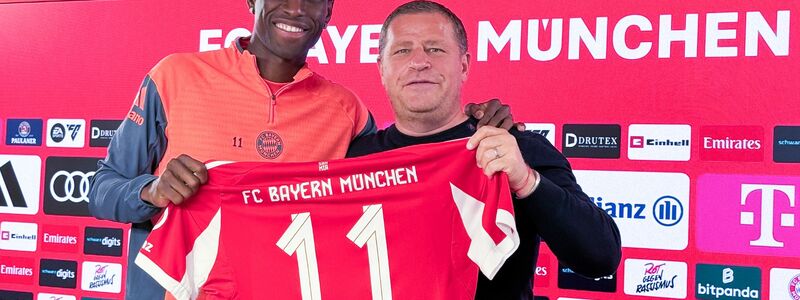 Jackson (l.) wird im Bayern-Trikot mit der 11 auflaufen. - Foto: Klaus Bergmann/dpa