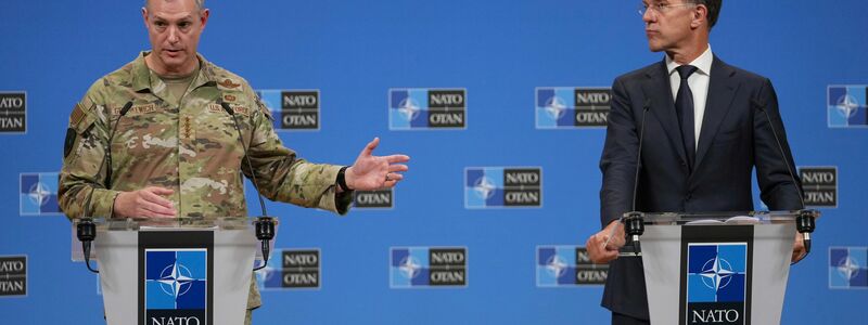 Kündigten eine neue Nato-Operation an: Generalsekretär Mark Rutte (r) und der Oberste Alliierte Befehlshaber Europa, General Alexus Grynkewich. - Foto: Virginia Mayo/AP/dpa